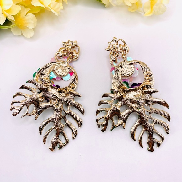 Green Monstera Leaf Tropical Earrings - Picture 5 of 5